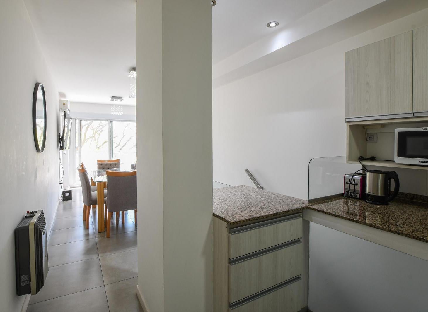 Foto de VENTA - DEPARTAMENTO DUPLEX DOS DORMITORIOS - ZONA CENTRO, imagen 2