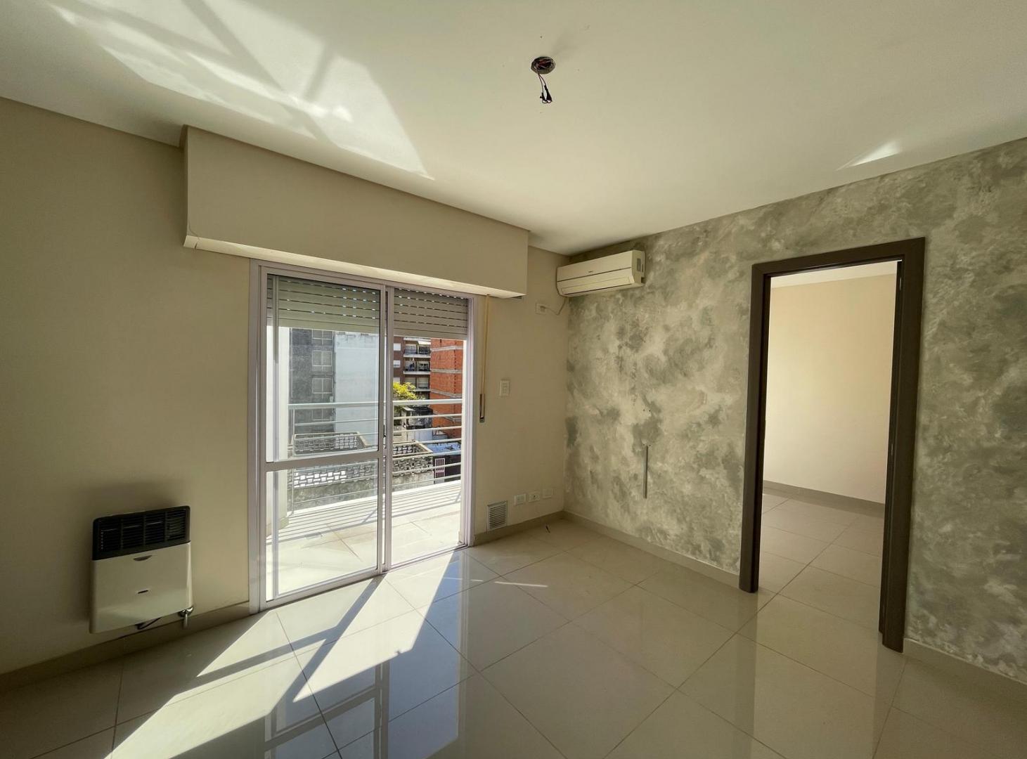 Foto de Alquiler en centro - Departamento de un dormitorio con balcón, imagen 1