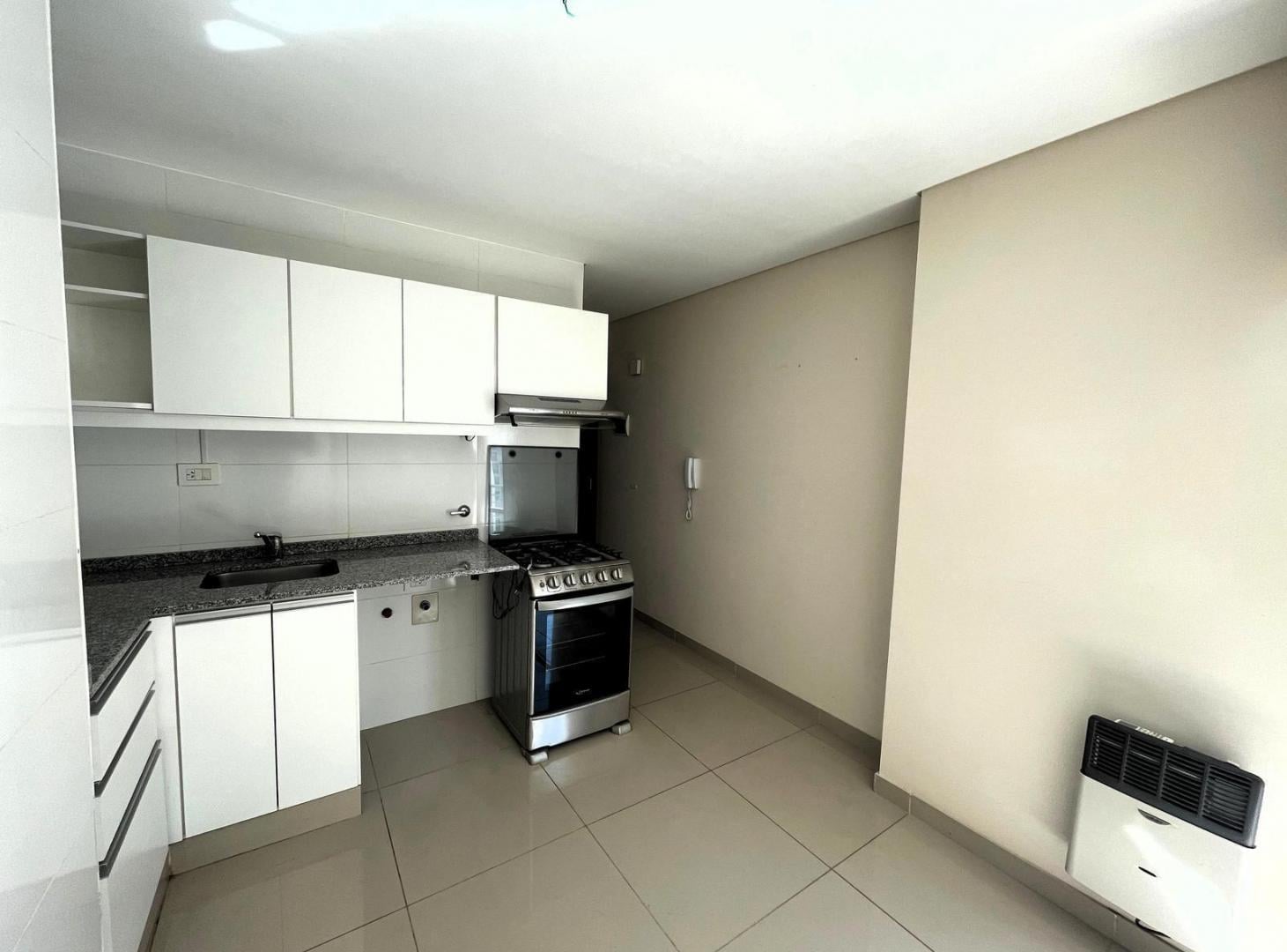 Foto de Alquiler en centro - Departamento de un dormitorio con balcón, imagen 3