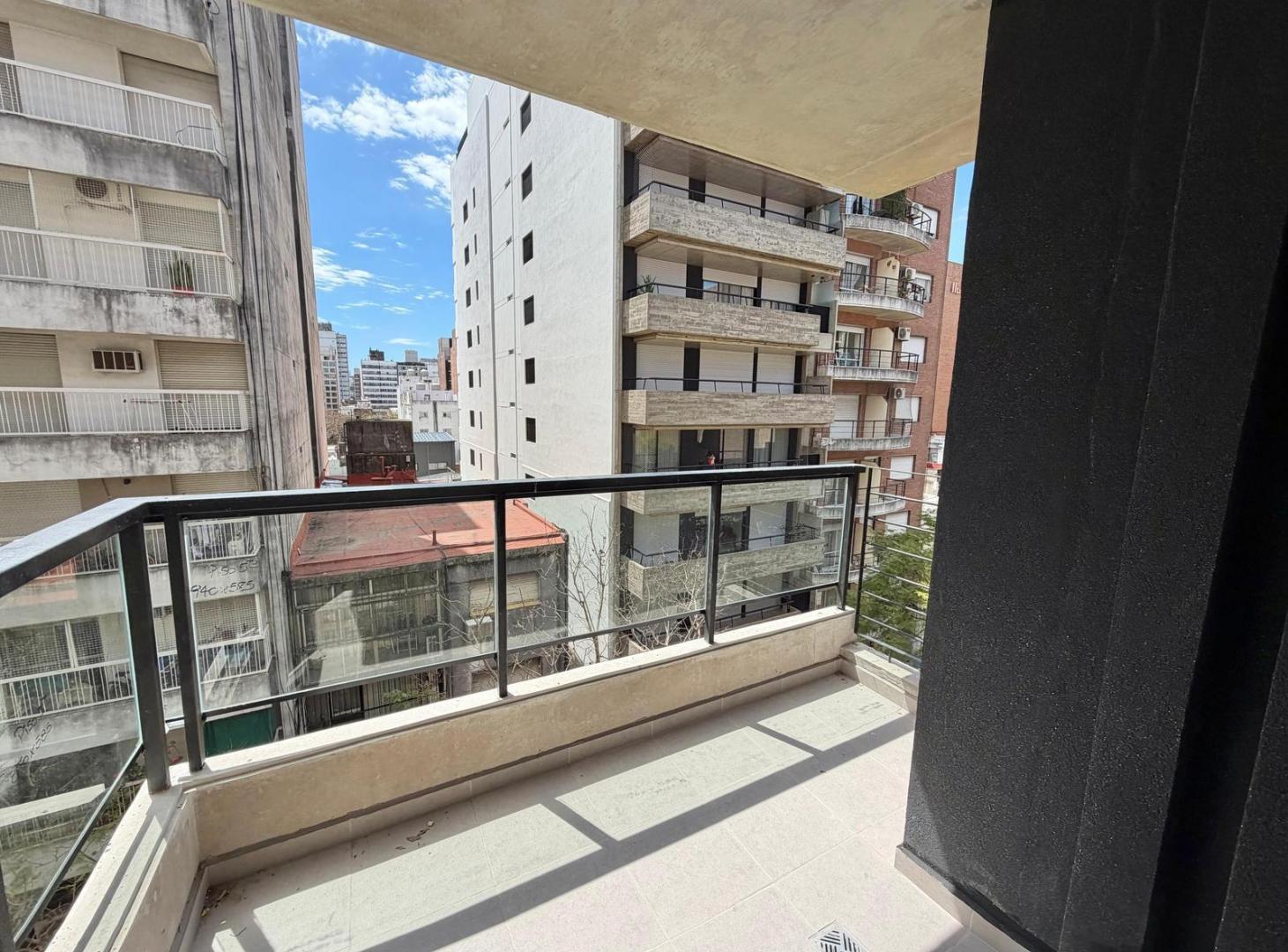Foto de VENTA DEPARTAMENTO DE UN DORMITORIO CON BALCON EN BARRIO CENTRO, imagen 3