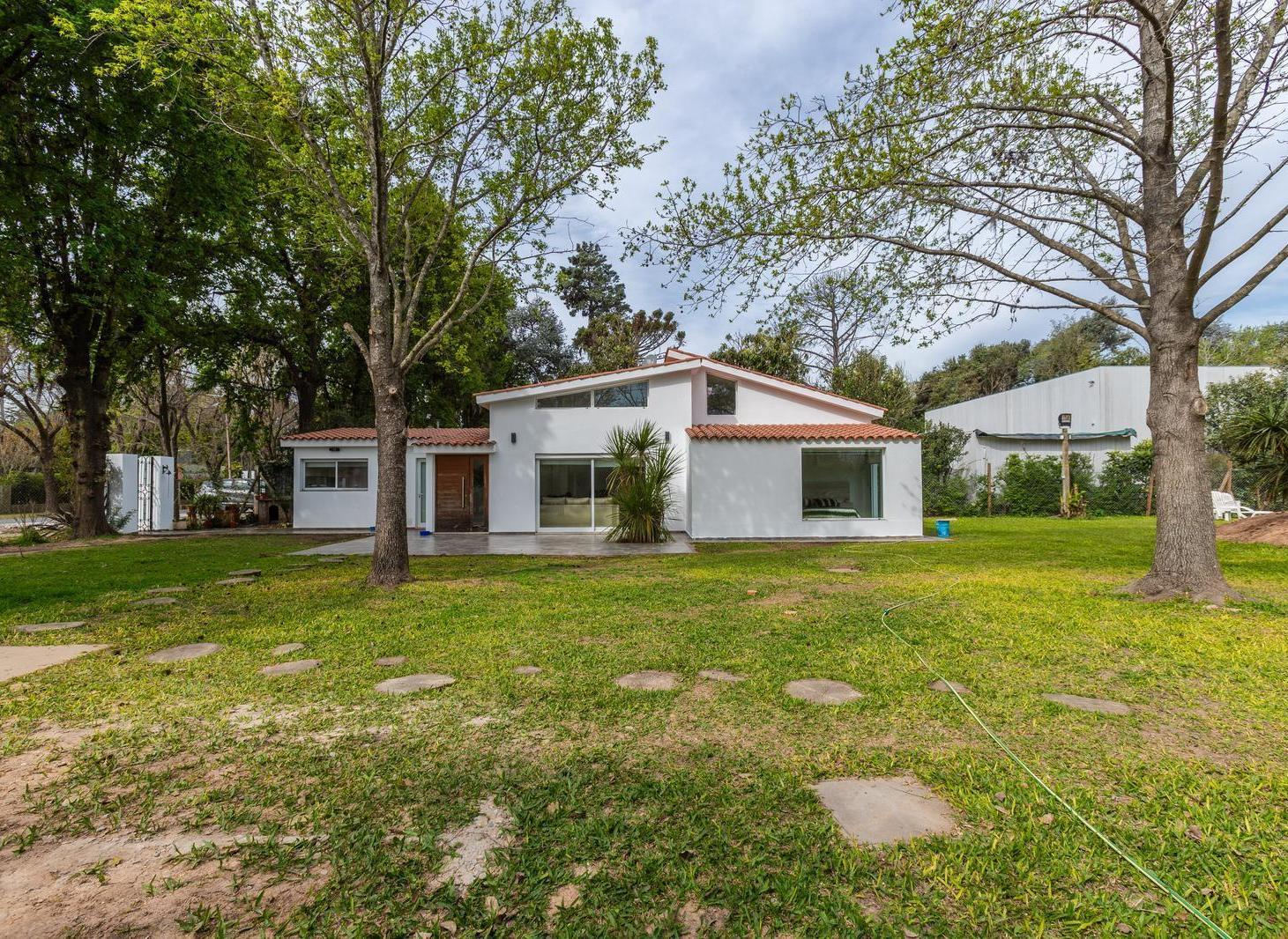 Foto de VENTA CASAS DE DOS DORMITORIOS CON AMPLIO JARDIN FUNES, imagen 1