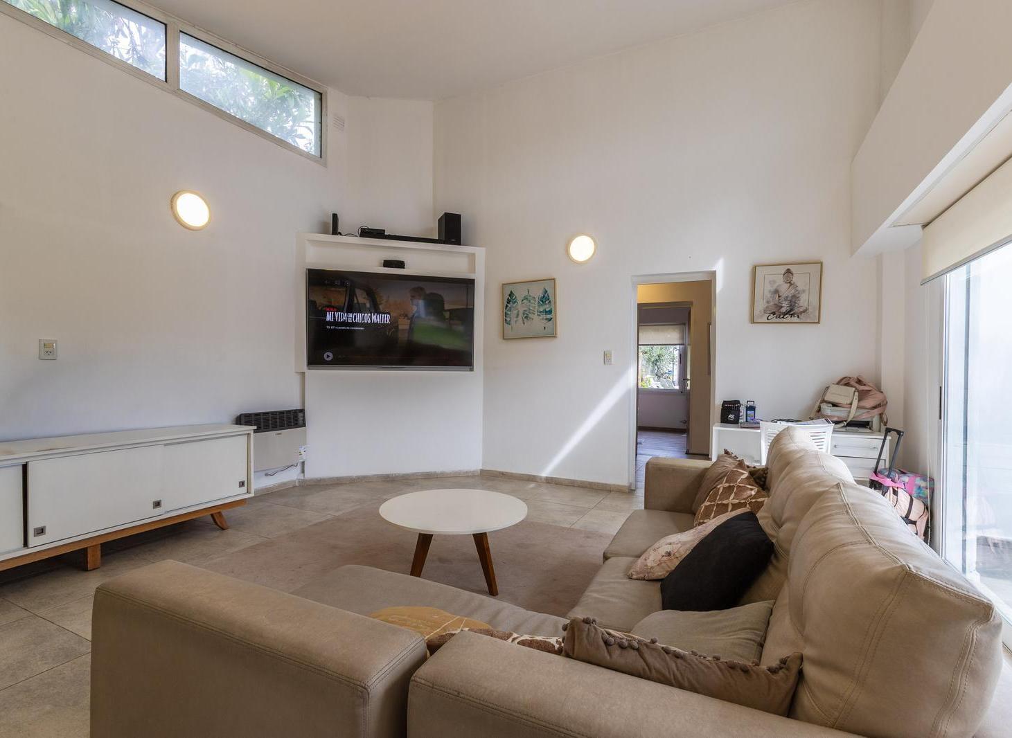 Foto de VENTA CASAS DE DOS DORMITORIOS CON AMPLIO JARDIN FUNES, imagen 3