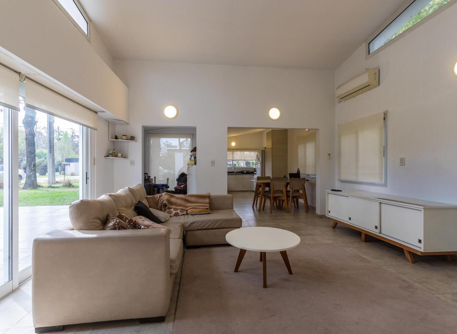 Foto de VENTA CASAS DE DOS DORMITORIOS CON AMPLIO JARDIN FUNES, imagen 2