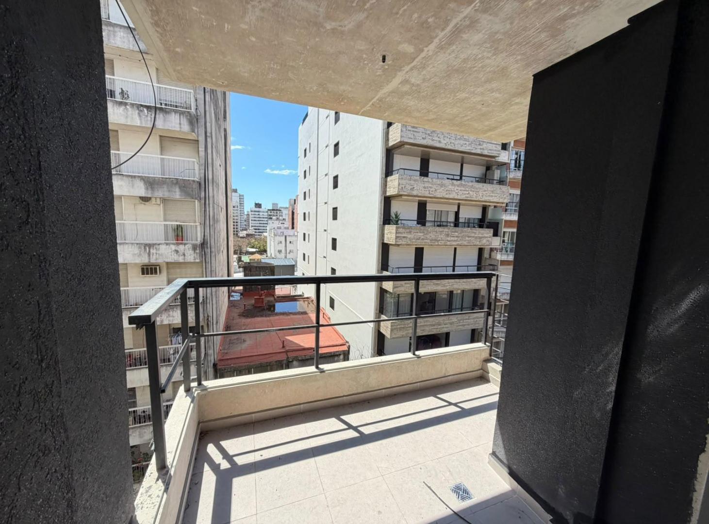 Foto de VENTA DEPARTAMENTO DOS DORMITORIOS CON TERRAZA EXCLUSIVA BARRIO CENTRO, imagen 5