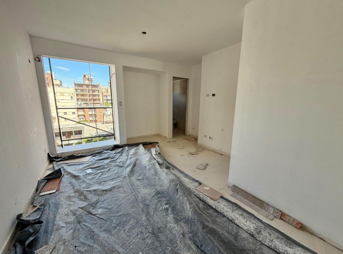 Foto de VENTA DEPARTAMENTO DOS DORMITORIOS CON TERRAZA EXCLUSIVA BARRIO CENTRO, imagen 3