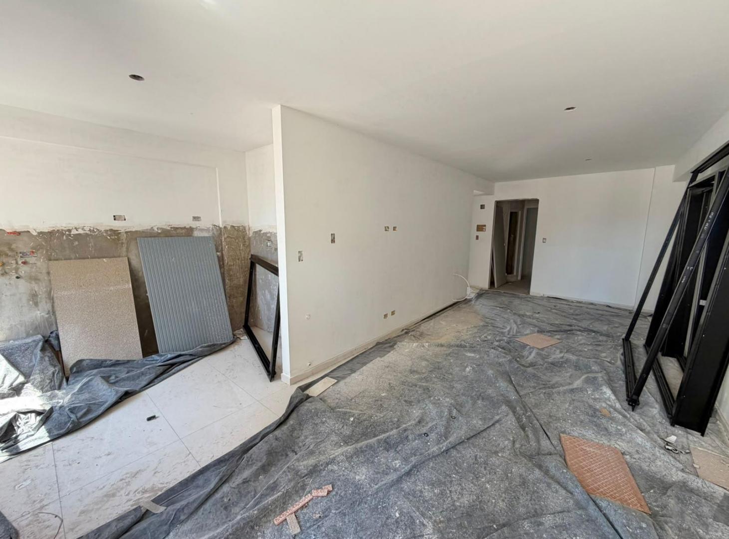 Foto de VENTA DEPARTAMENTO DOS DORMITORIOS CON TERRAZA EXCLUSIVA BARRIO CENTRO, imagen 2