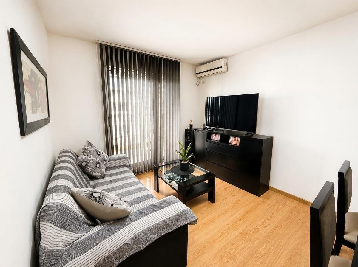 Foto de VENTA - DEPARTAMENTO DOS DORMITORIOS CON BALCON AL FRENTE - MARTIN, imagen 2