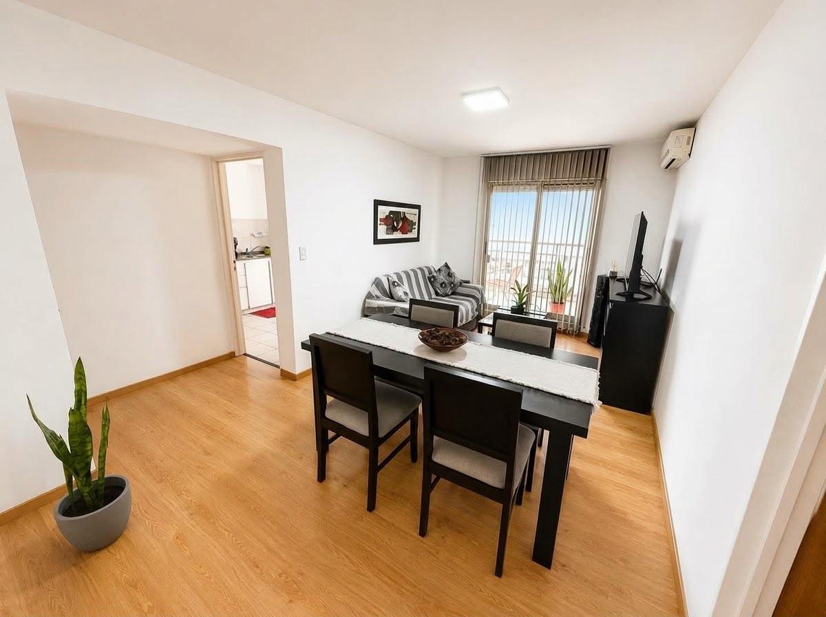 Foto de VENTA - DEPARTAMENTO DOS DORMITORIOS CON BALCON AL FRENTE - MARTIN, imagen 3