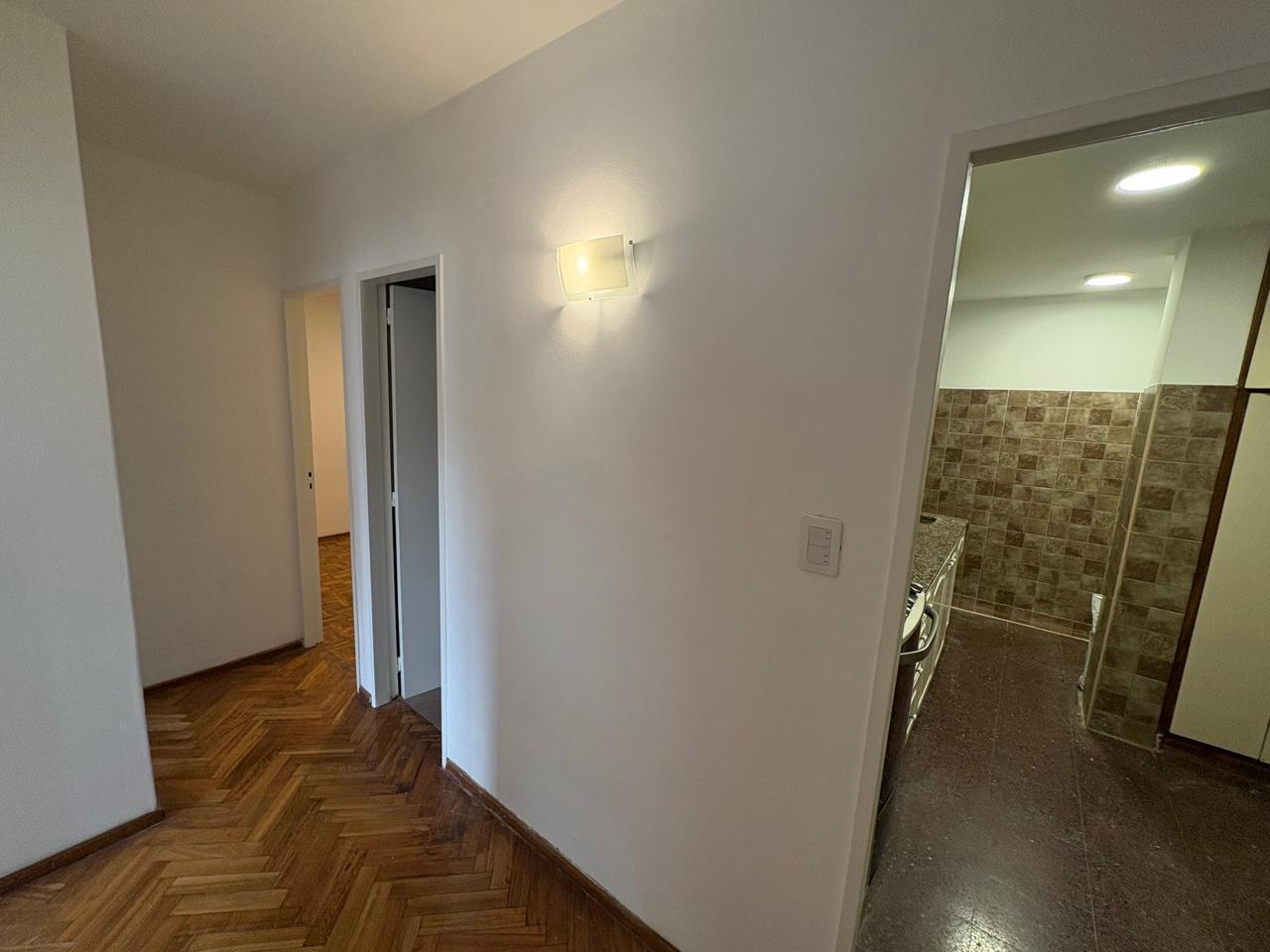 Foto de ALQUILER - DEPARTAMENTO DE 2 DORMITORIOS + COMODIN Y COCHERA - PICHINCHA, imagen 4