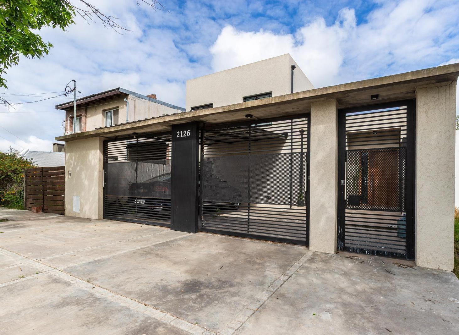 Foto de EN VENTA | CASA CON ESTILO ÚNICO EN PROFESIONAL COUNTRY CLUB | FUNES, imagen 1
