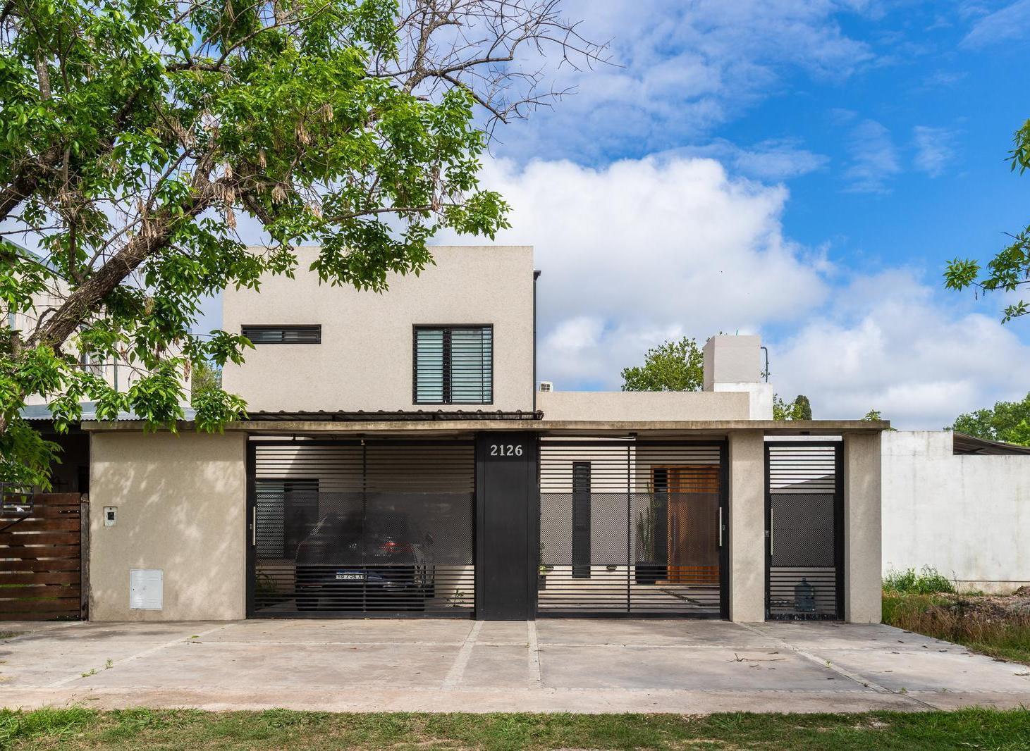 Foto de EN VENTA | CASA CON ESTILO ÚNICO EN PROFESIONAL COUNTRY CLUB | FUNES, imagen 3