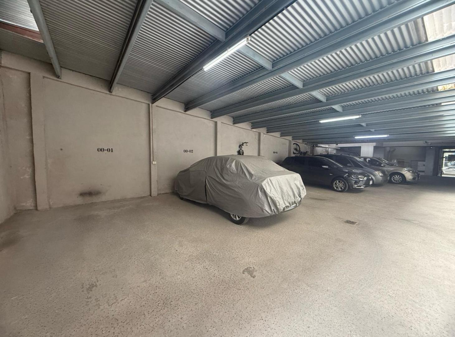Foto de VENTA COCHERA CUBIERTA - BARRIO ECHESORTU - MENDOZA Y CRESPO, imagen 1