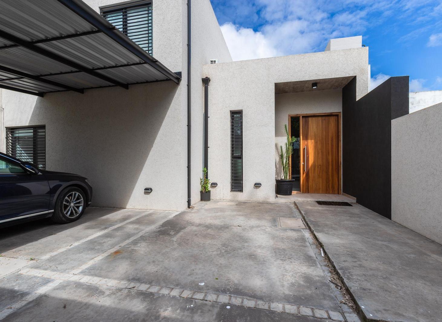 Foto de EN VENTA | CASA CON ESTILO ÚNICO EN PROFESIONAL COUNTRY CLUB | FUNES, imagen 5