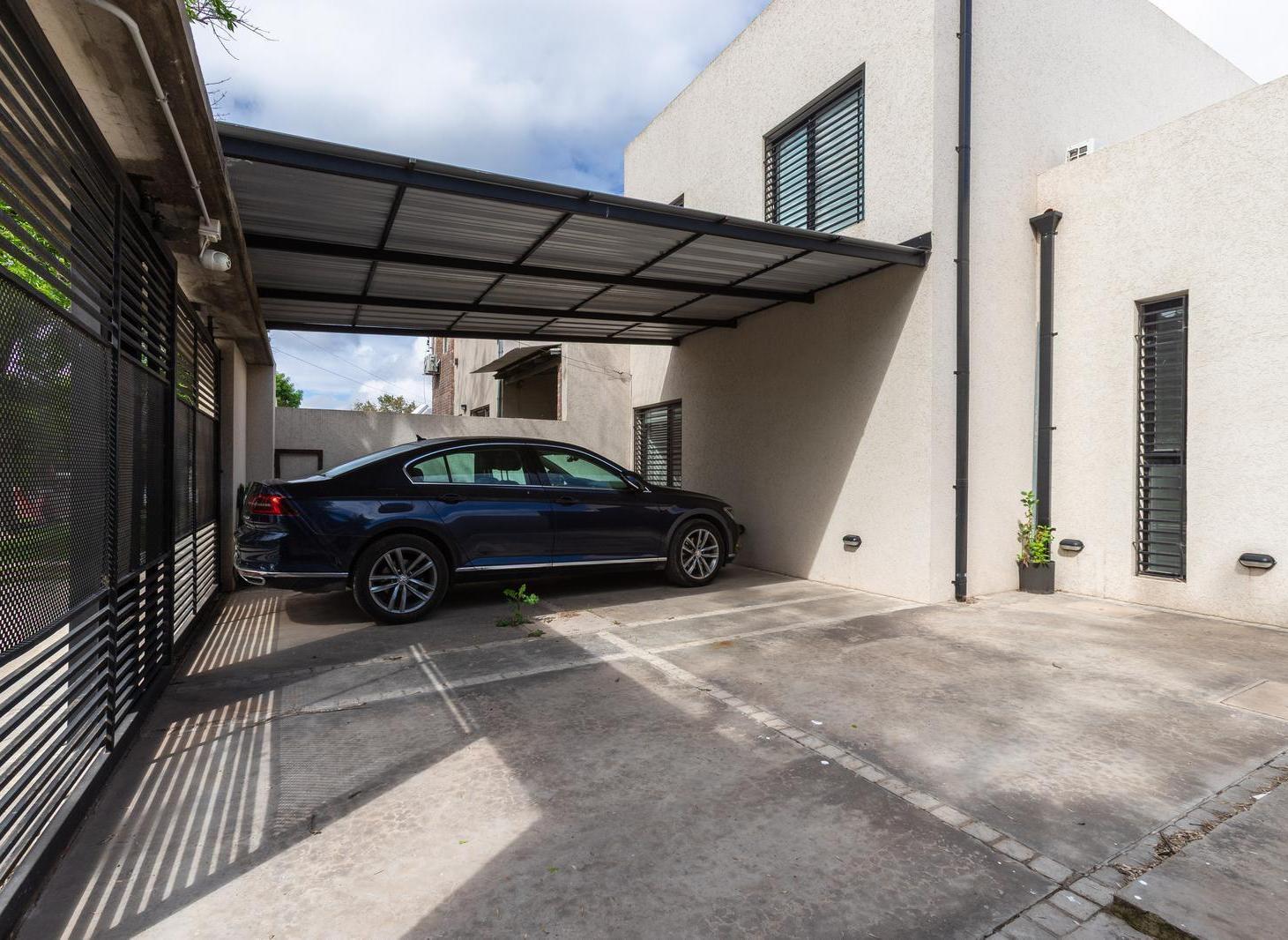 Foto de EN VENTA | CASA CON ESTILO ÚNICO EN PROFESIONAL COUNTRY CLUB | FUNES, imagen 4