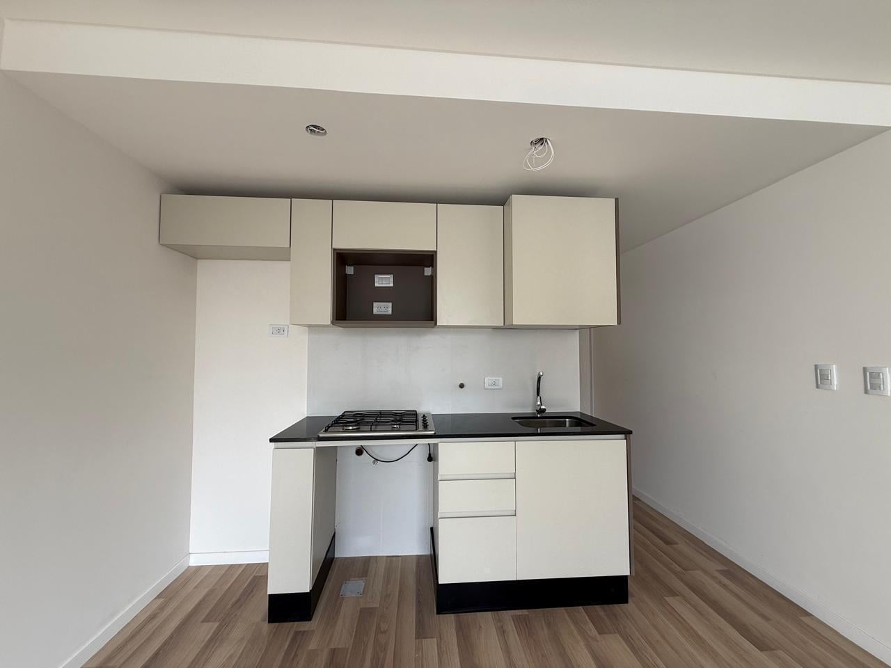 Foto de VENTA MONOAMBIENTE A ESTRENAR CON BALCÓN CENTRO ROSARIO, imagen 4