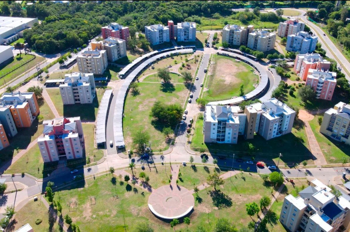 Departamentos de 2 y 3 Dorm. con Cochera en Complejo con Seguridad 1