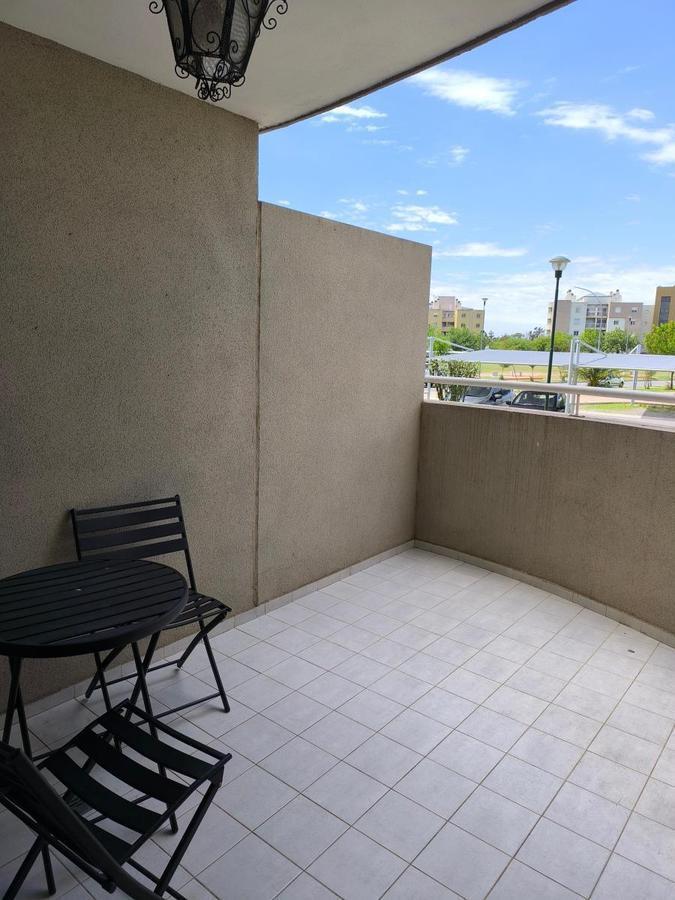 Venta con Renta Departamento 3 Dorm. 1