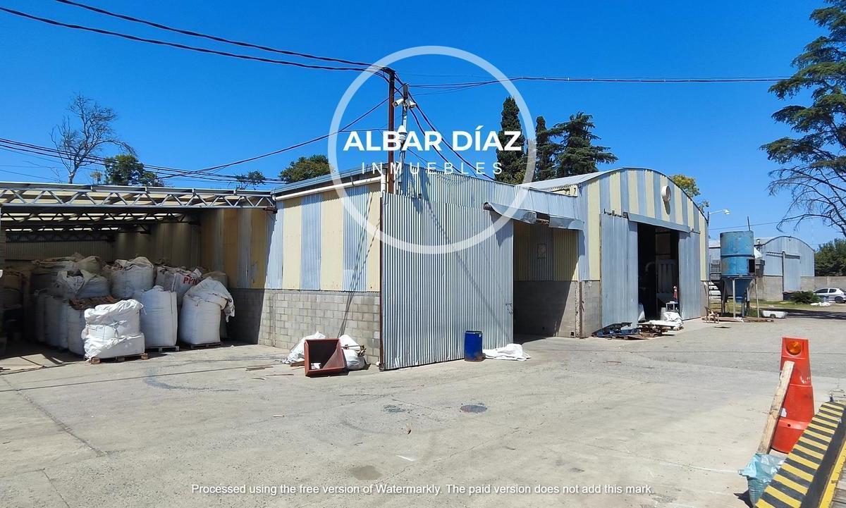 Galpón y Terreno Industrial en Villa Esquiú a Poca Distancia Av Circunvalacion 2