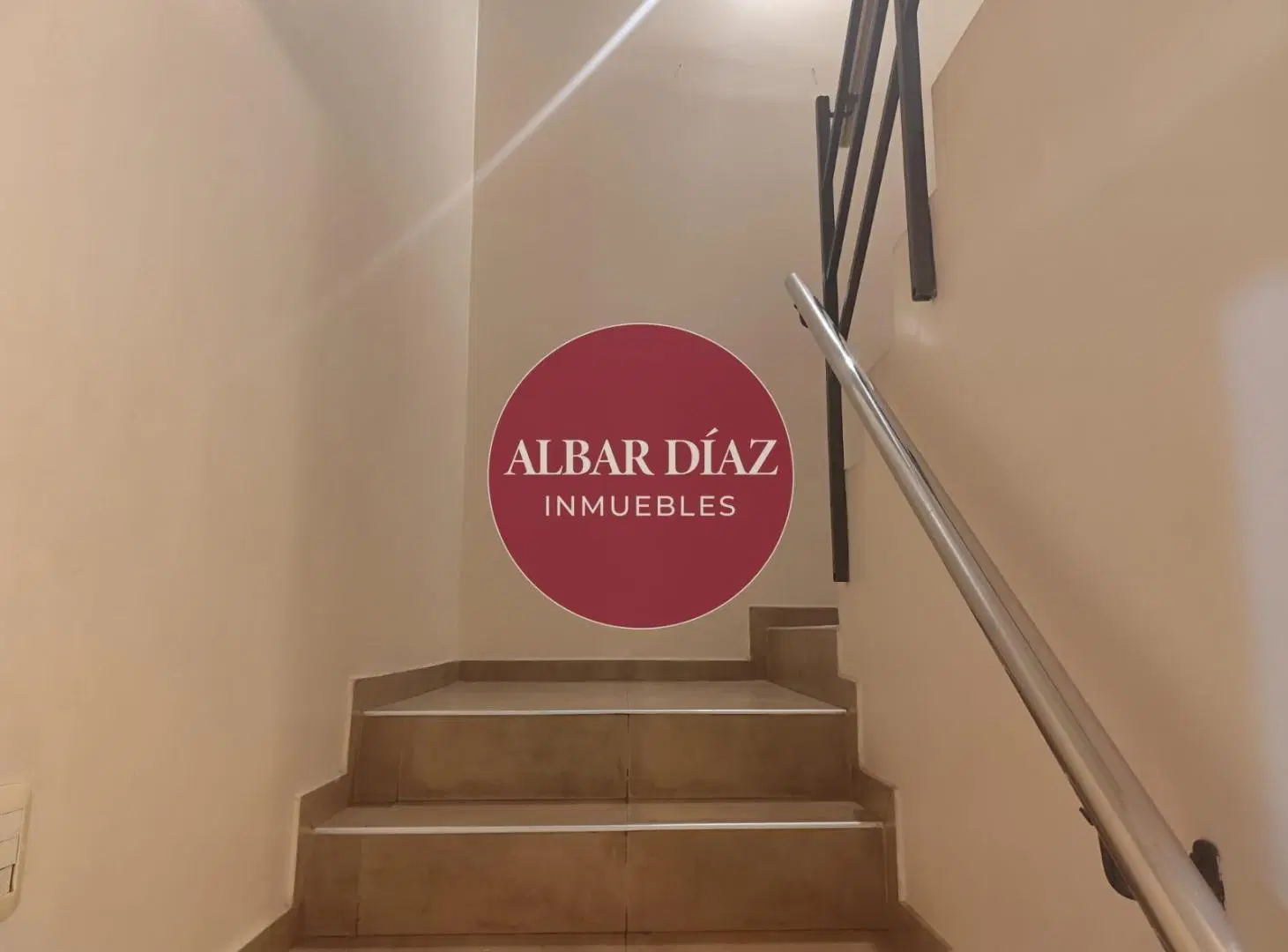 Excelente Casa Familiar | 3 Dormitorios, Escritorio, Pileta | 3 Cocheras 2