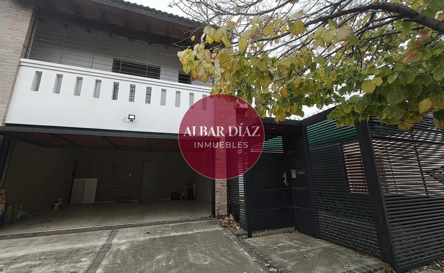 Excelente Casa Familiar | 3 Dormitorios, Escritorio, Pileta | 3 Cocheras 5