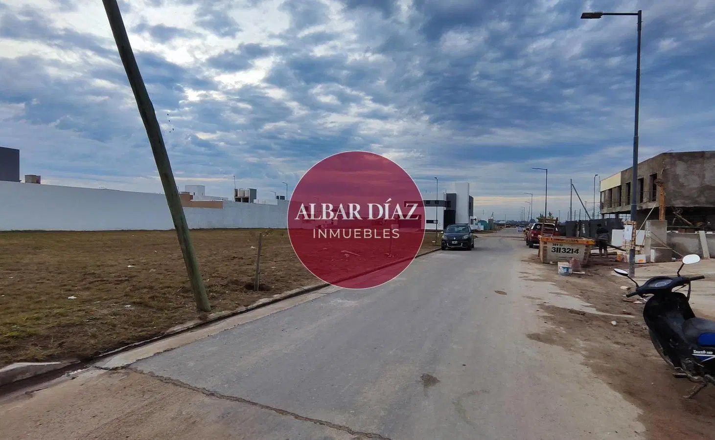 exclusivo Terreno en ESQUINA EN MANANTIALES 1