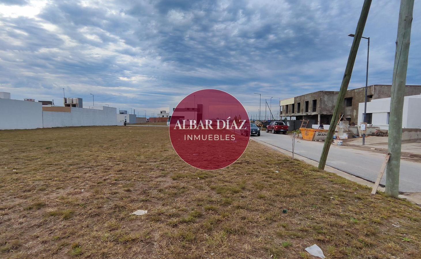 exclusivo Terreno en ESQUINA EN MANANTIALES