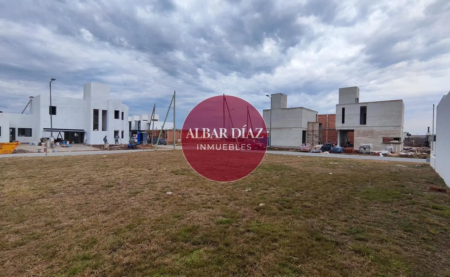 exclusivo Terreno en ESQUINA EN MANANTIALES 5