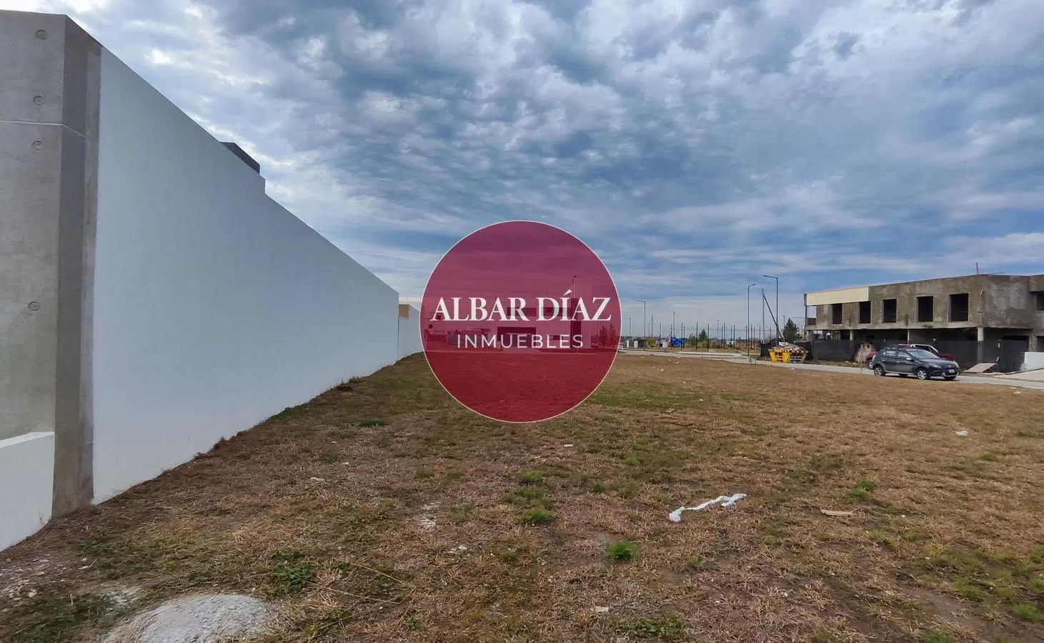 exclusivo Terreno en ESQUINA EN MANANTIALES 3