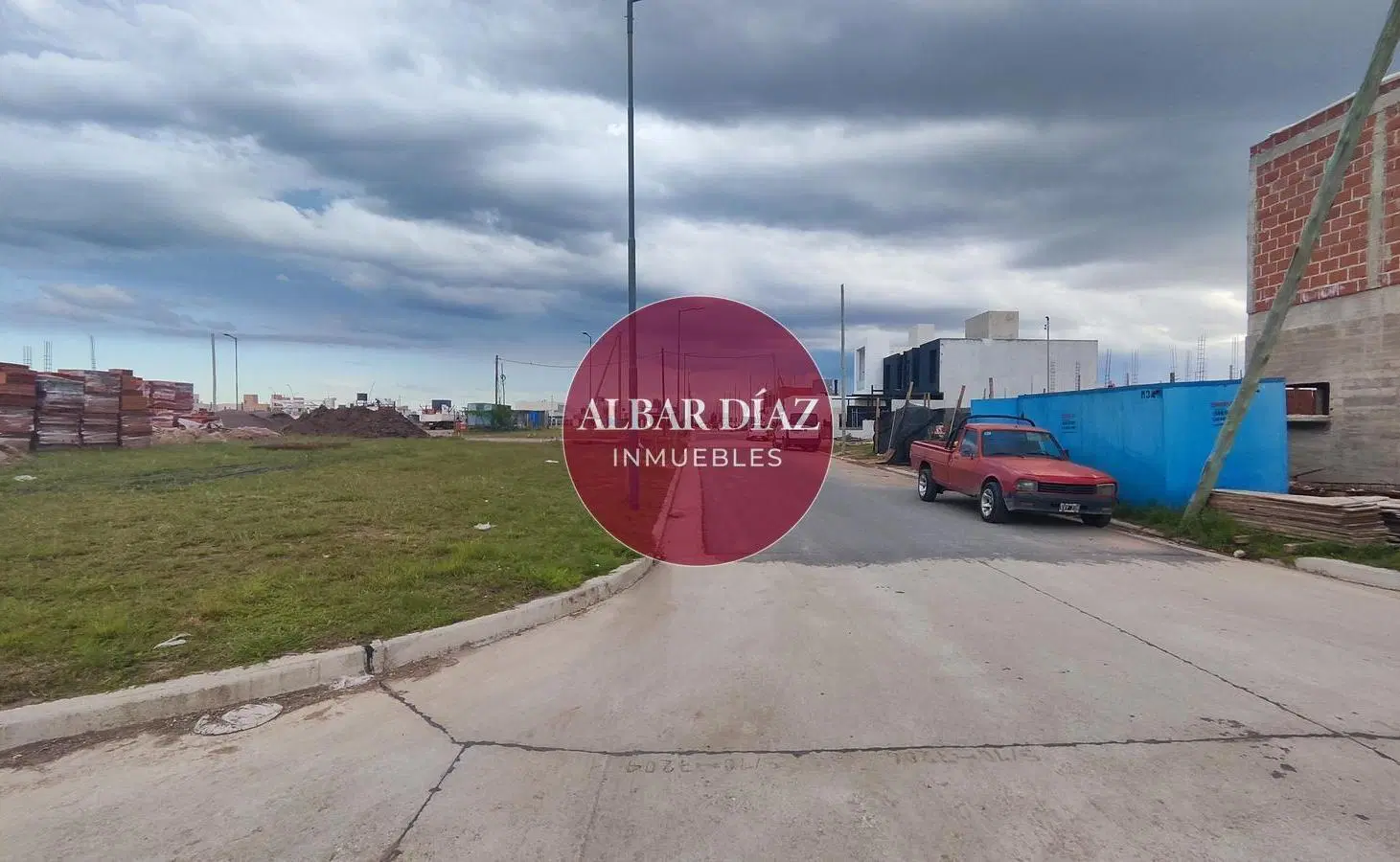 Exclusivo Terreno en ESQUINA EN BRISAS DE MANANTIALES 5