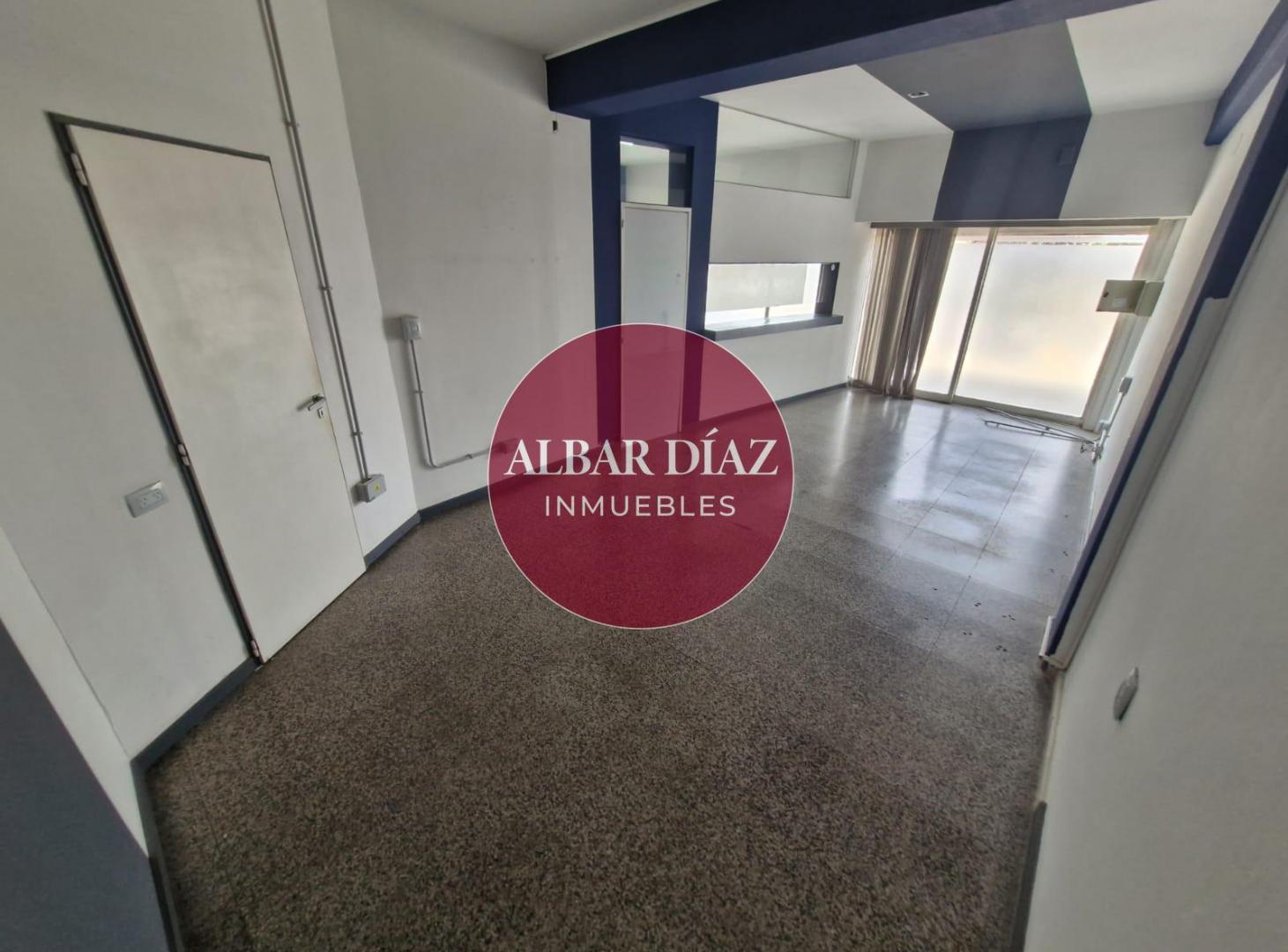 Foto de ALQUILER COMERCIAL A 2 CUADRAS DE AV. RAFAEL NUÑEZ, imagen 4