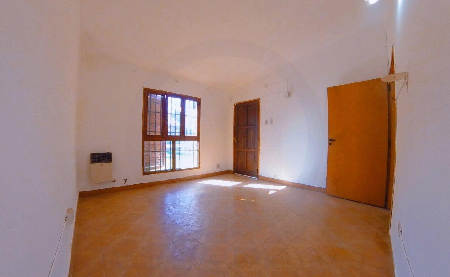 Foto de CASA DE 2 DORMIITORIOS CON GRAN PATIO B° SILVANO FUNES, imagen 4