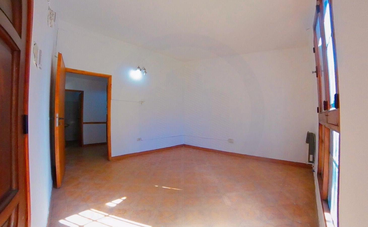 Foto de CASA DE 2 DORMIITORIOS CON GRAN PATIO B° SILVANO FUNES, imagen 3