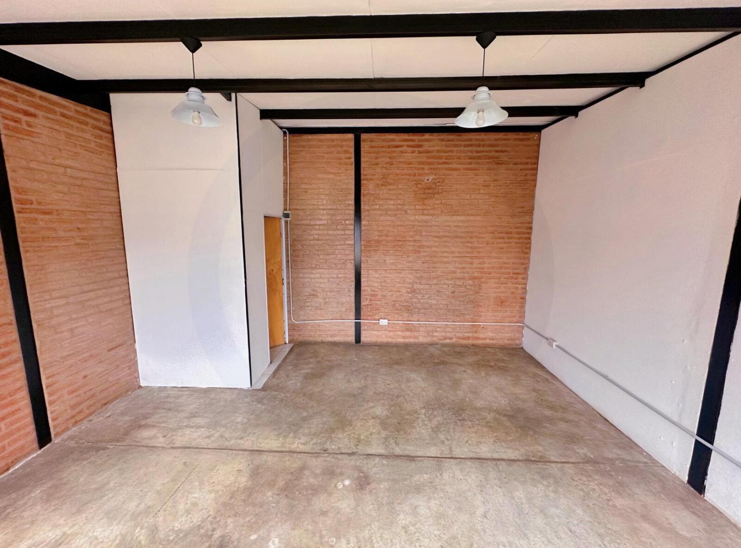 Foto de ALQUILER DE LOCAL COMERCIAL EN ZONA DE ALTO TRANSITO, imagen 4