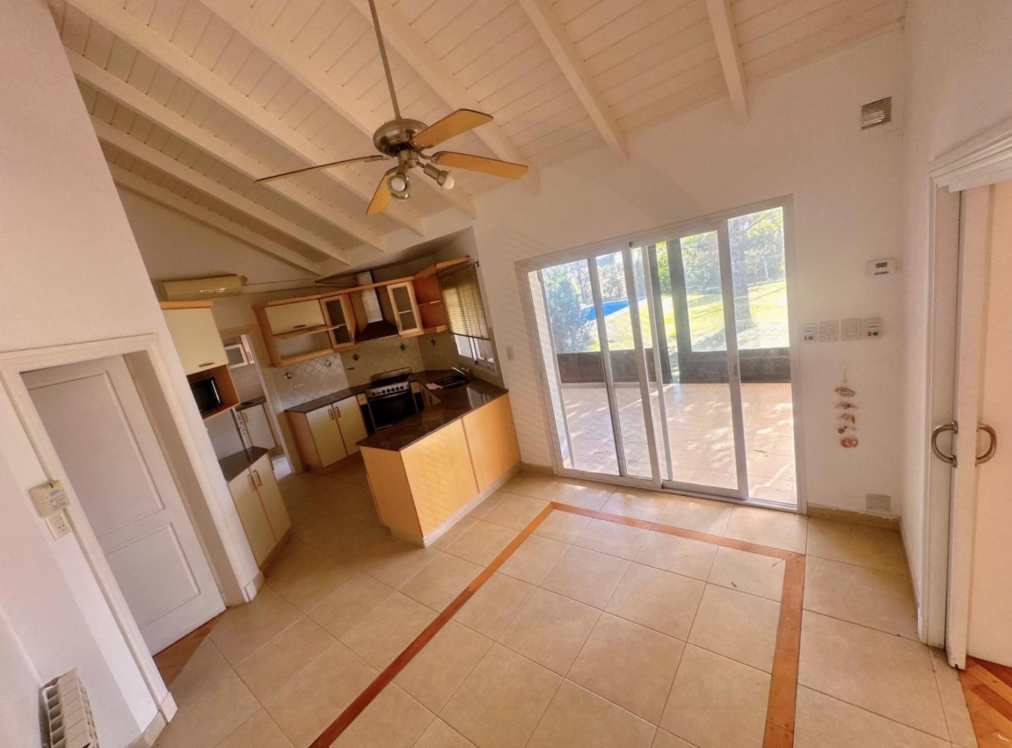Foto de ALQUILER CASA DE 3 DORMITORIOS EN COUNTRY SAN ISIDRO - VILLA ALLENDE, imagen 3
