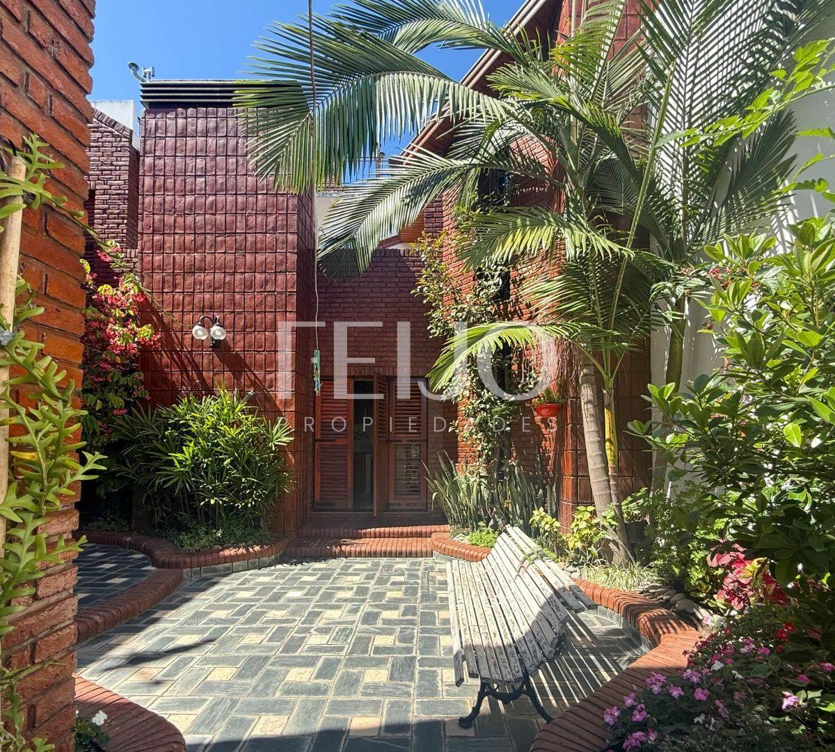 Casa 7 ambientes o mas. | Corrientes al 3900