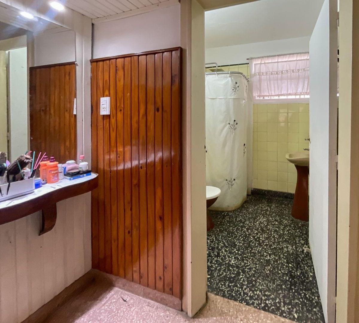 Casa 5 Ambientes. | Subteniente Juan Omar Abraham Al 2300 2