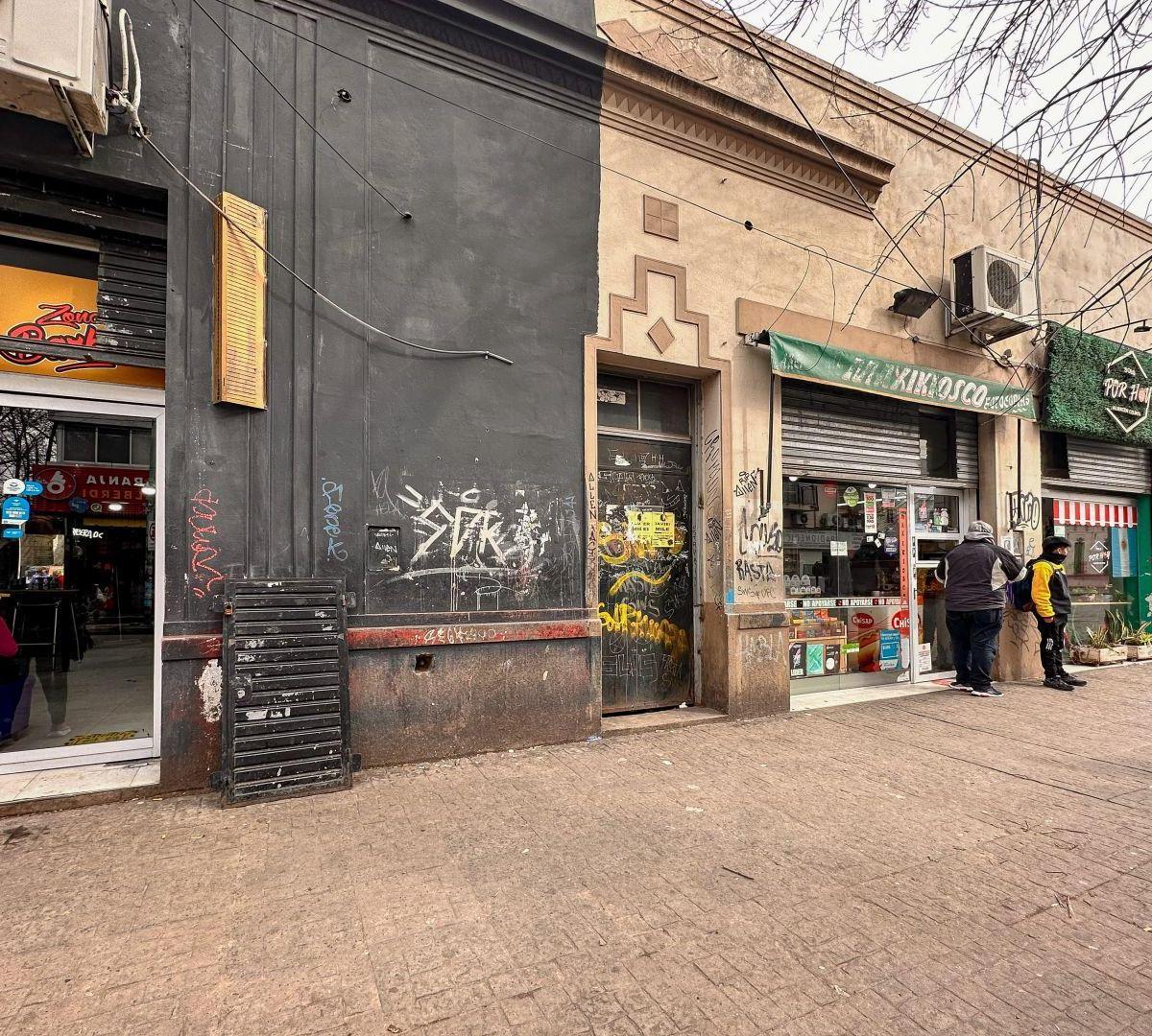 Local. | Bartolome Mitre 2