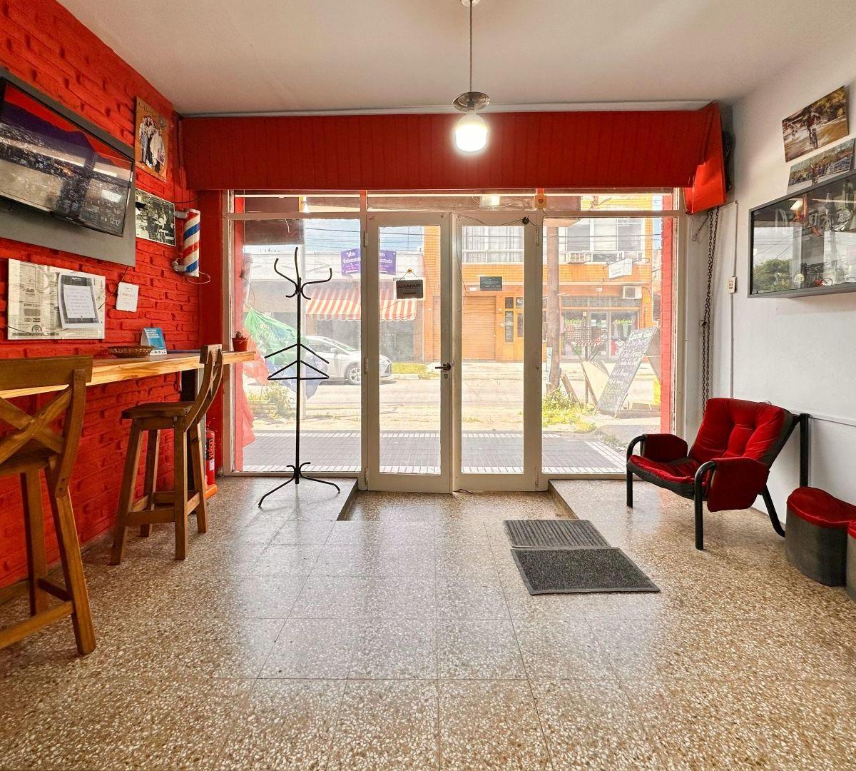 Local. | Balcarce Al 2100 3