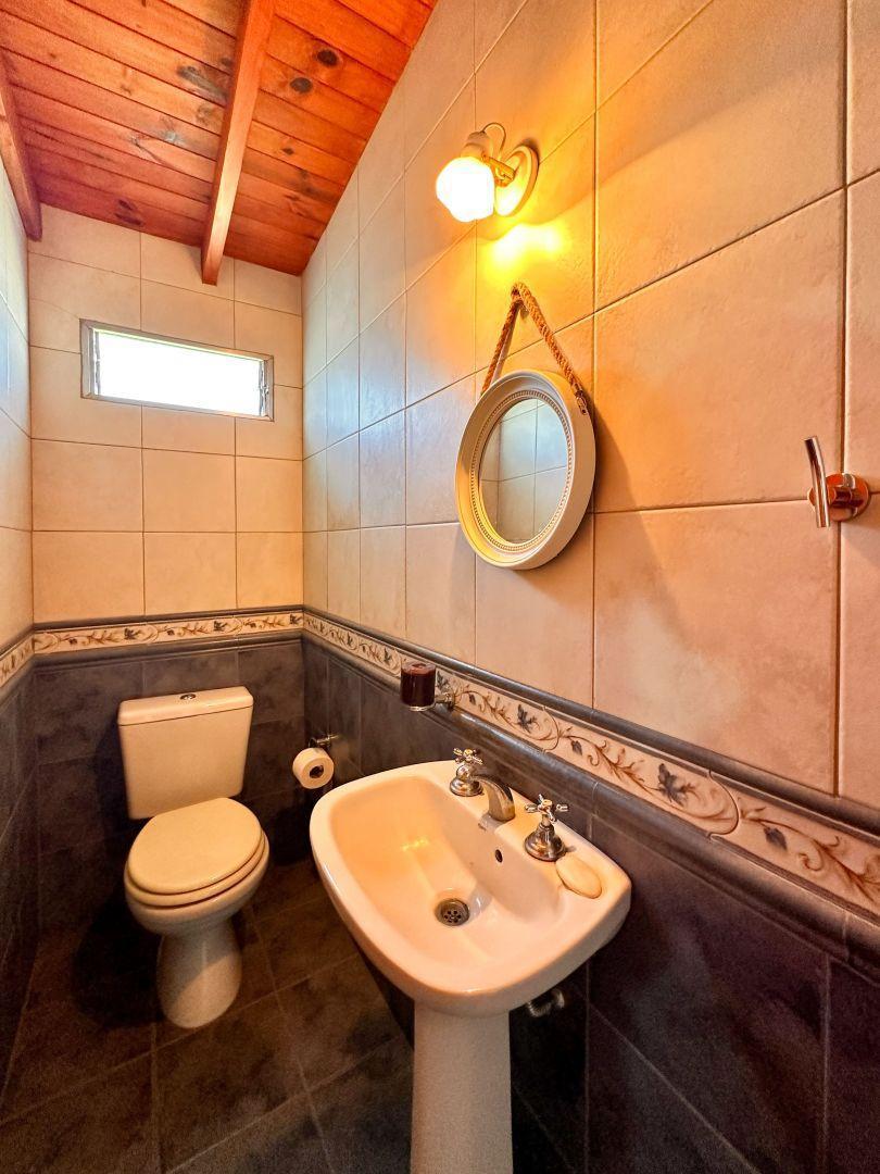 Foto de VENTA DE CASA EN FLORENCIO VARELA, 7 AMBIENTES + LOCAL., imagen 5