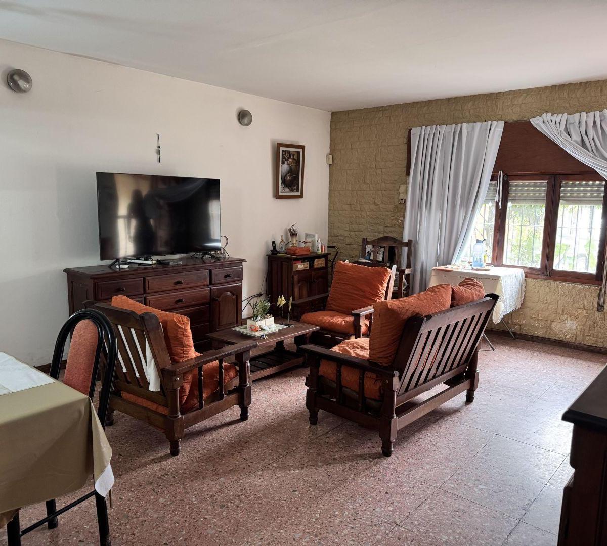 Foto de Casa 6 ambientes 4 dormitorios. | Felipe Vallese (calle 878) al 2100, imagen 3