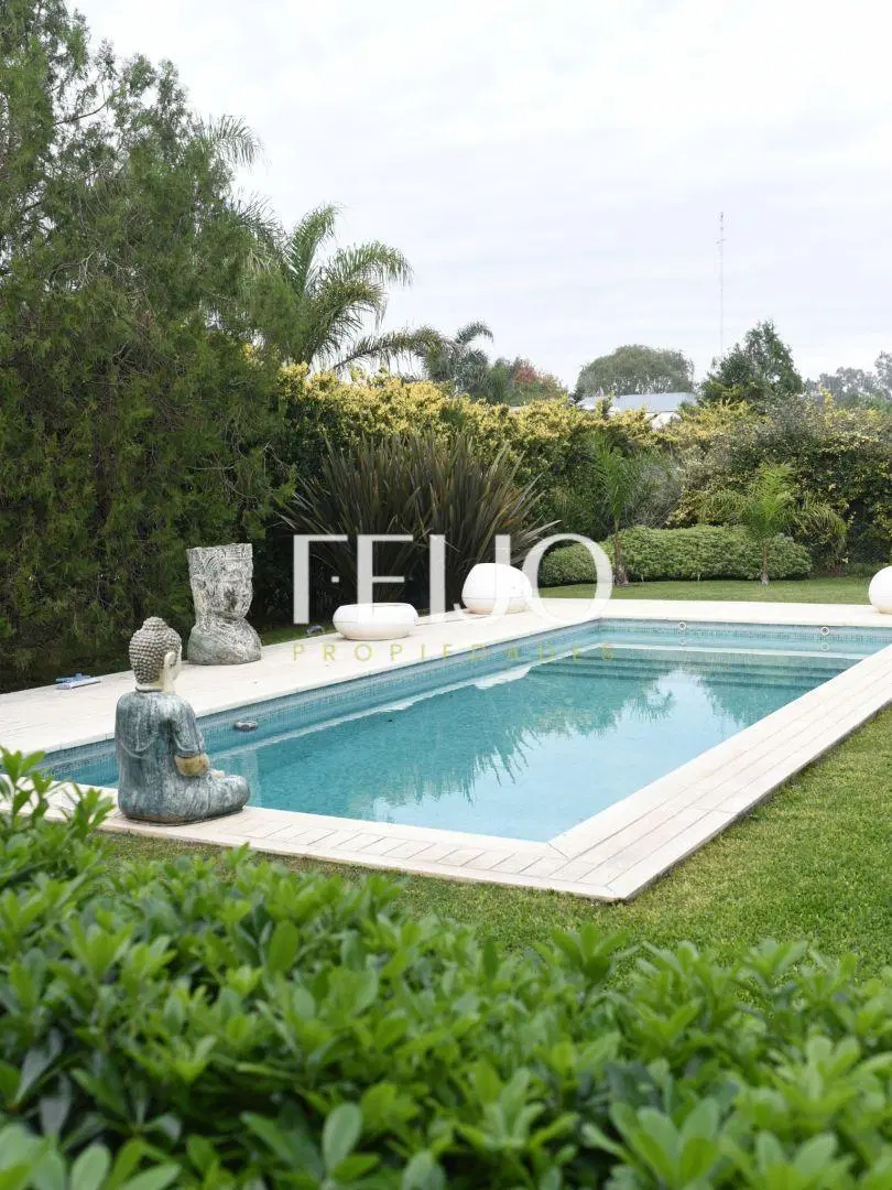 Venta de Casa en La Cándida, Berazategui 6 Amb o Mas con Pileta 8
