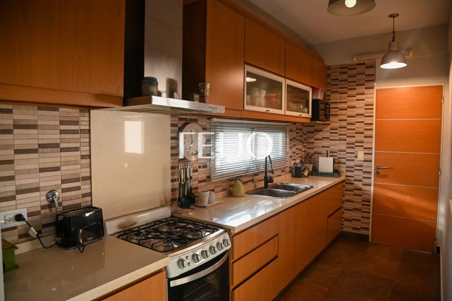 VENTA DEPARTAMENTO 4 AMBIENTES EN FLORENCIO VARELA, PISO ENTERO CON DOS COCHERAS 3