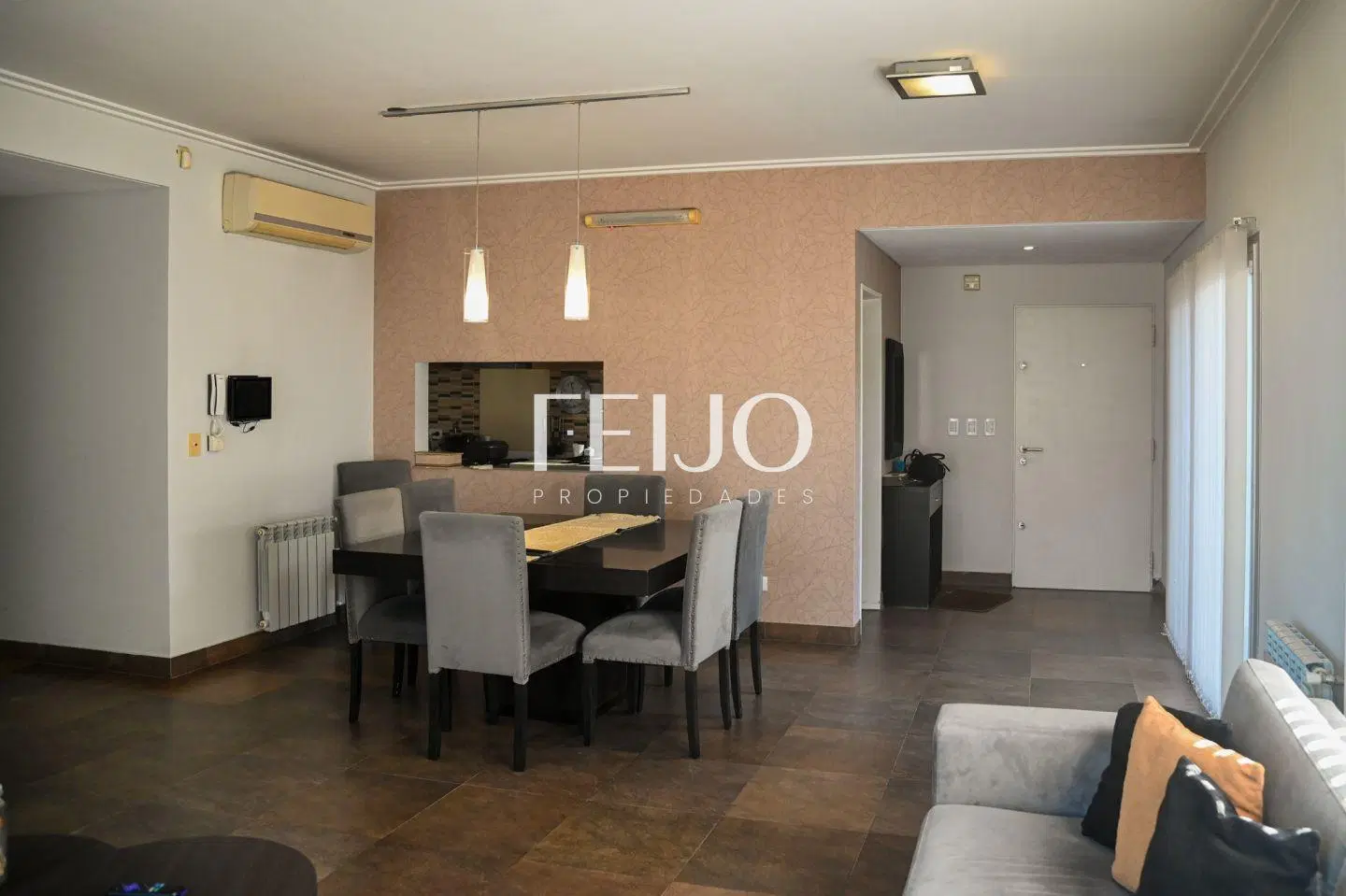 VENTA DEPARTAMENTO 4 AMBIENTES EN FLORENCIO VARELA, PISO ENTERO CON DOS COCHERAS 5