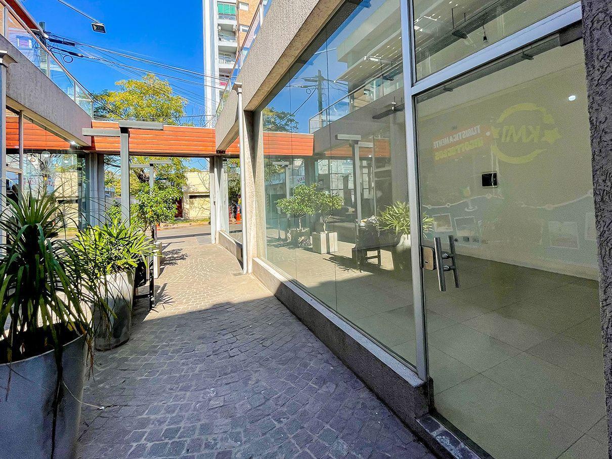 Local . | Bartolome Mitre al 100