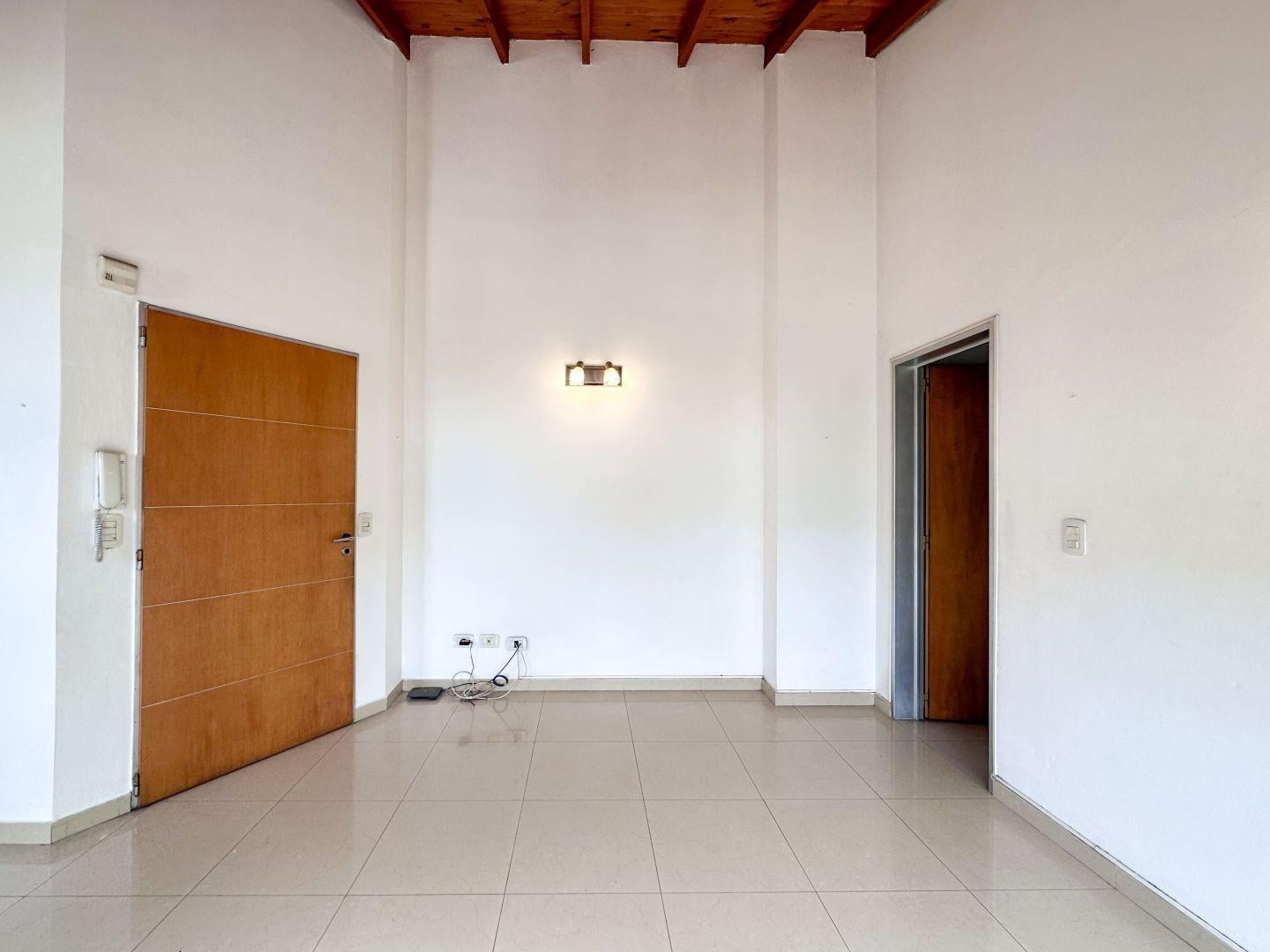 Departamento 3 ambientes. | ARISTOBULO DEL VALLE al 100