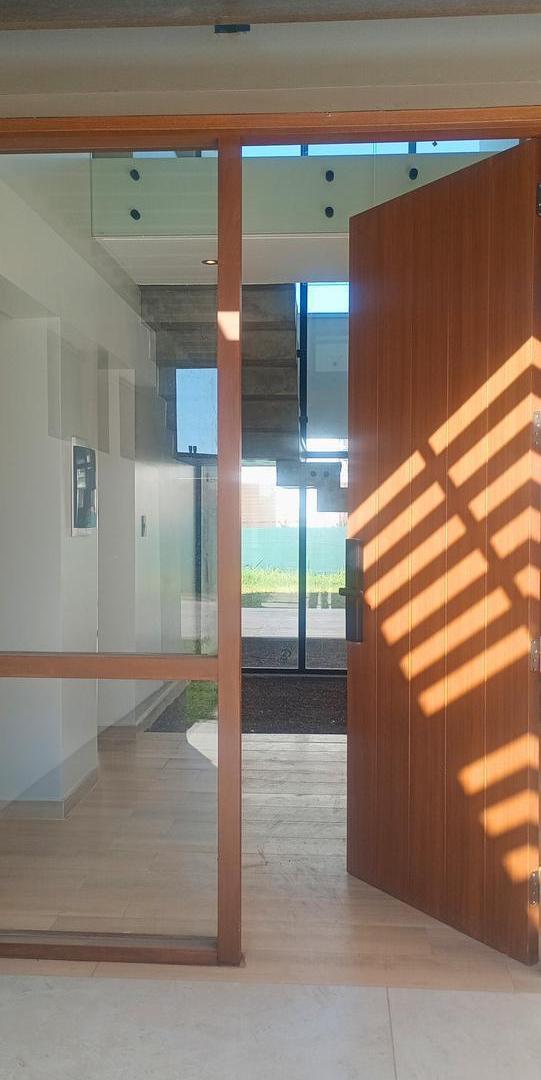 Foto de LAS DECOUD VENDEN O PERMUTAN CASA 3D EN Bº PRIVADO EL PORTILLO | YERBA, imagen 2
