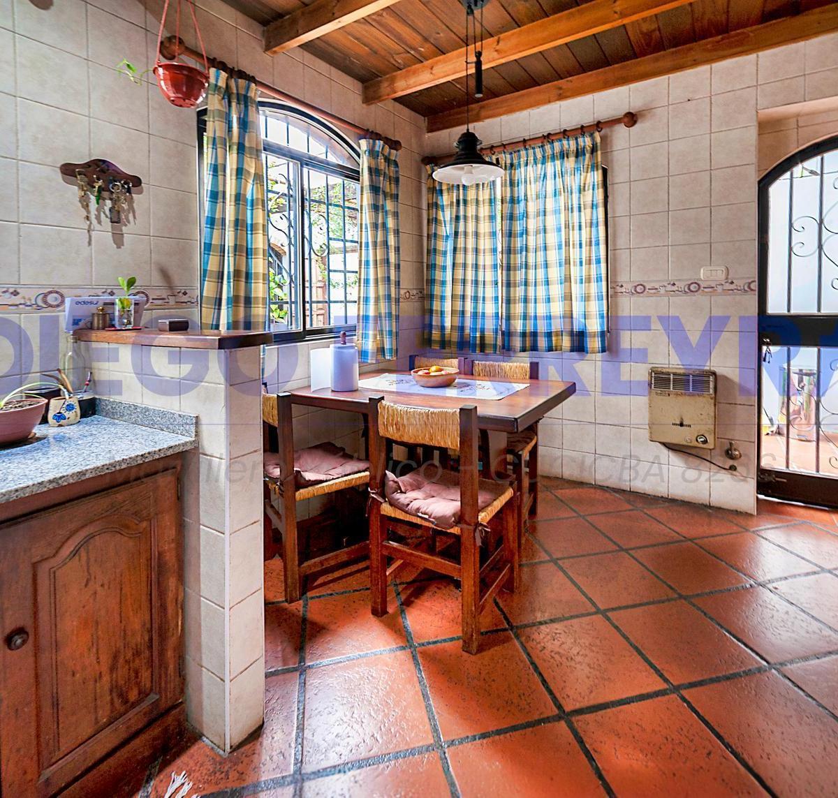 2 Casas en 1. 7 Ambientes en Vélez Sarsfield Patio Jardín Cochera 5