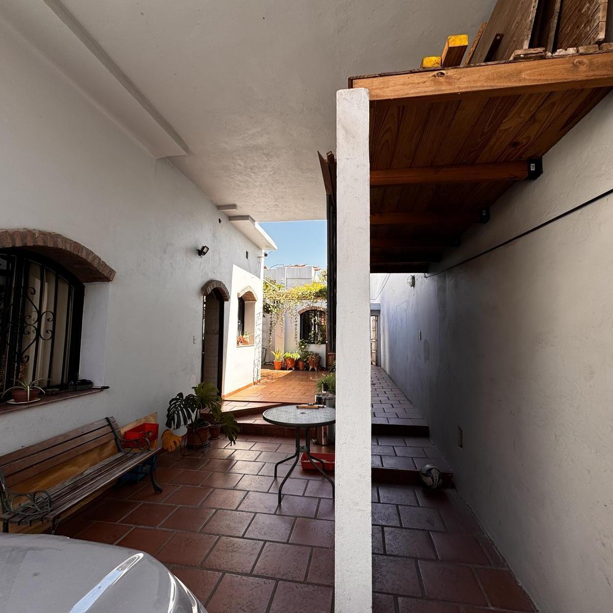 2 Casas en 1. 7 Ambientes en Vélez Sarsfield Patio Jardín Cochera 3