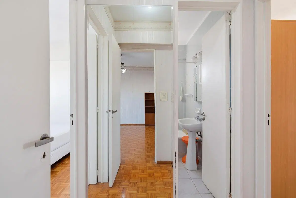 Venta departamento 3 ambientes luminoso con amplio balcón corrido. Apto crédito 5