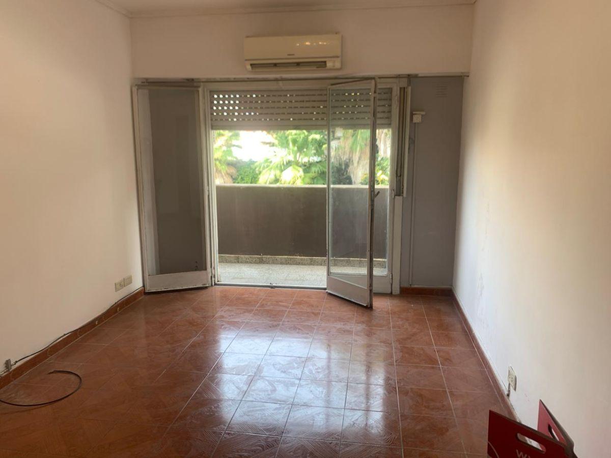 Foto de Venta Departamento 2 ambientes con balcón al frente | Luminoso | 2° piso por escalera, imagen 1